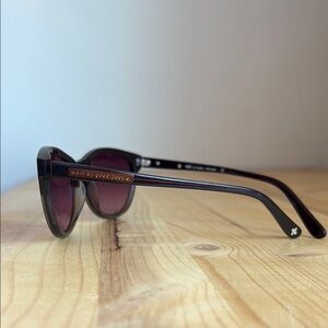 Beryll Black Cat-Eye Sunglasses with Gradient Lenses